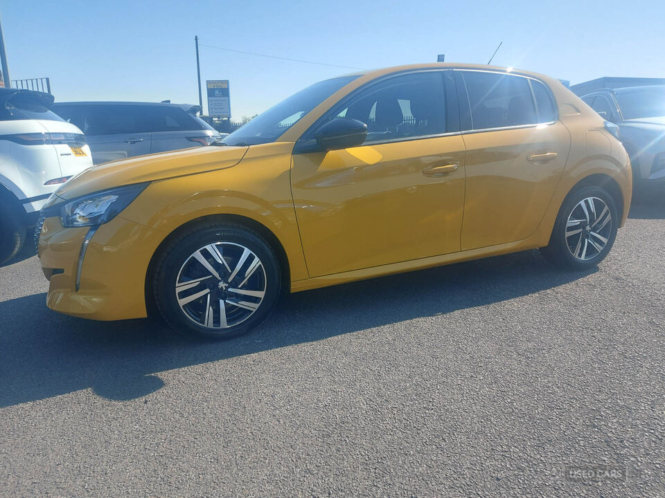 Feb 2023 Peugeot 208 1.2 PureTech 100 Allure Premium + 5dr