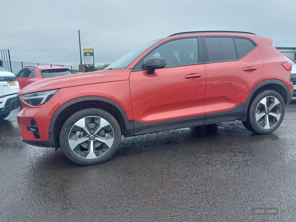 Feb 2025 Volvo XC40 2.0 B4P Plus Dark 5dr Auto